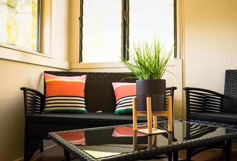 Апартаменты 3 Спальни, Bidgee Motor Inn