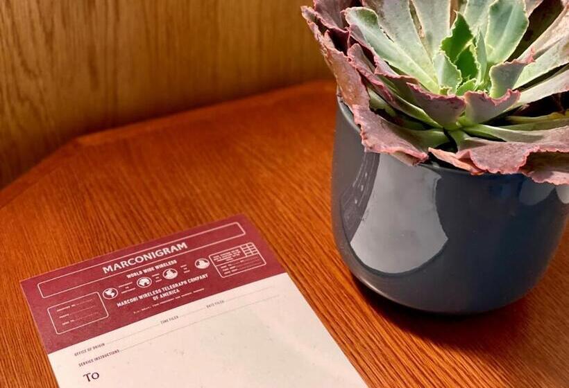 스탠다드 룸 킹사이즈 침대, Lodge At Marconi
