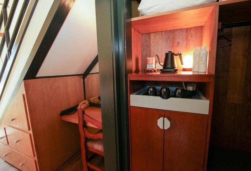 디럭스 룸 킹사이즈 침대, Lodge At Marconi
