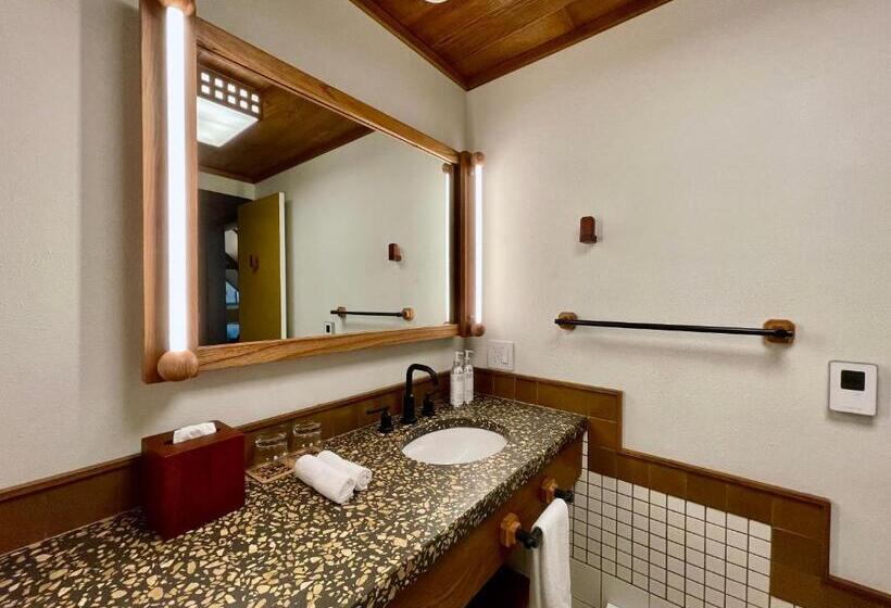 디럭스 룸 킹사이즈 침대, Lodge At Marconi