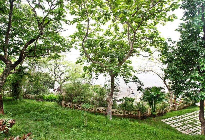 Хижина, Stone Water Eco Resort