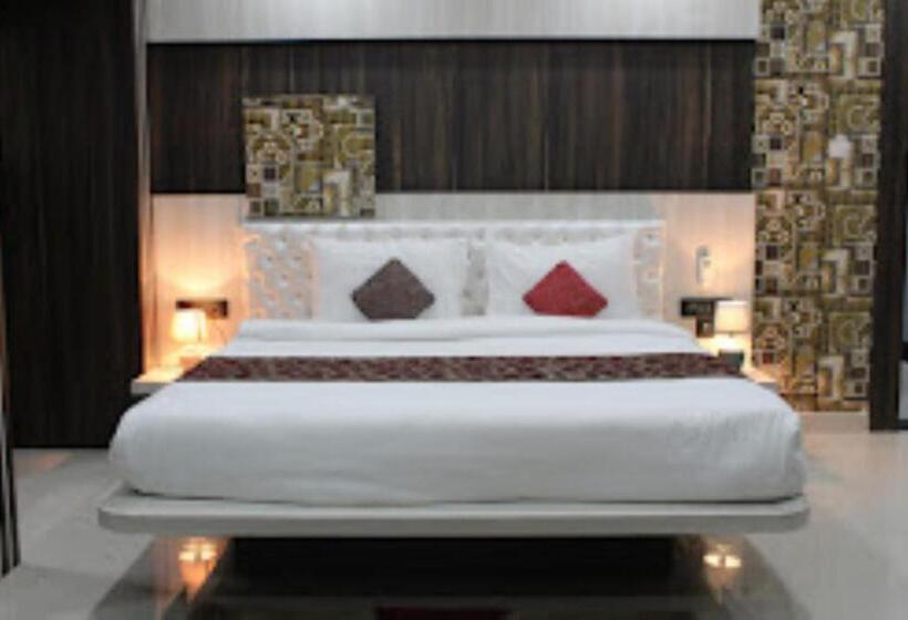 Номер Deluxe, Goroomgo Z Square Aurangabad