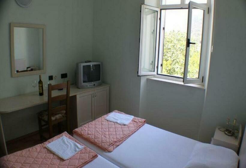 اتاق استاندارد با چشم‌انداز باغ, Guesthouse Aurora