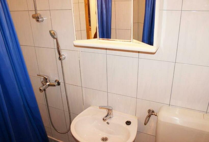 تختخواب در اتاق مشترک, Room Lazareti