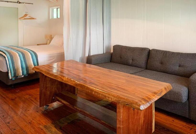Хижина, Airlie Beach Magnums   Adults Only