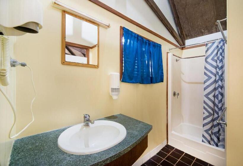 Хижина, Airlie Beach Magnums   Adults Only