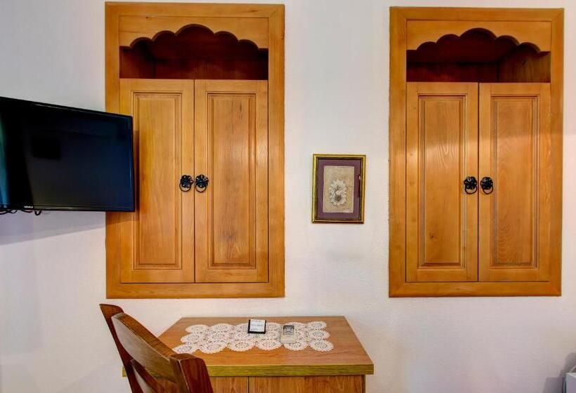 اتاق استاندارد چهارنفره با بالکن, Almira