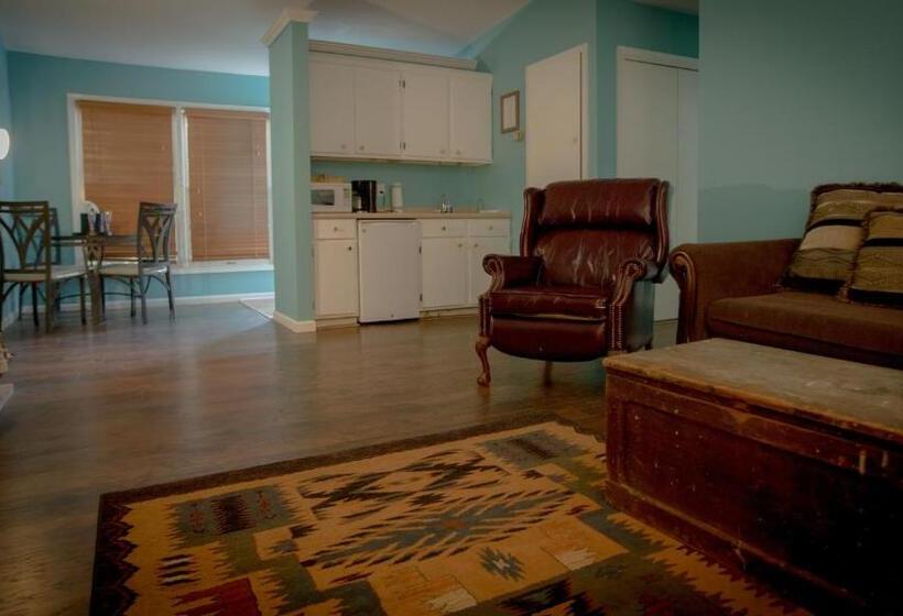 Family Suite, Village Studios