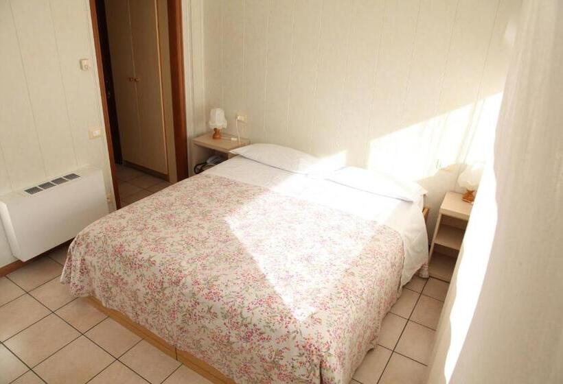 اتاق سوپریور یک تخته, Albergo Nyers