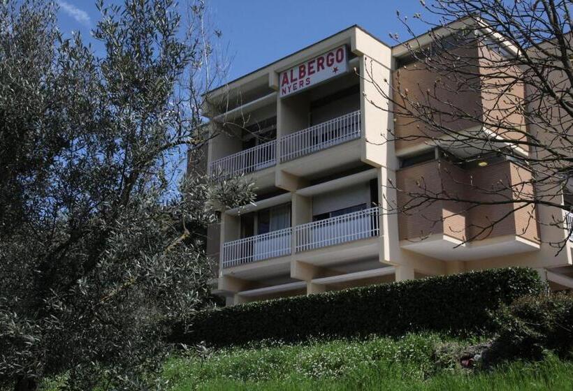 اتاق استاندارد سه نفره, Albergo Nyers