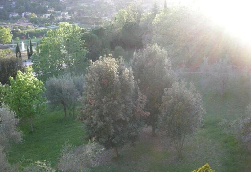 اتاق استاندارد سه نفره, Albergo Nyers