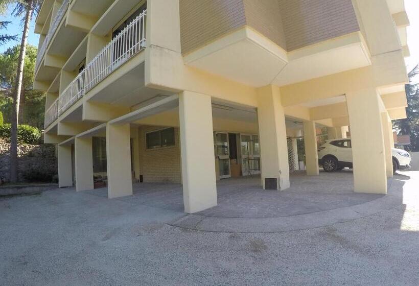 اتاق سوپریور سه تخته, Albergo Nyers