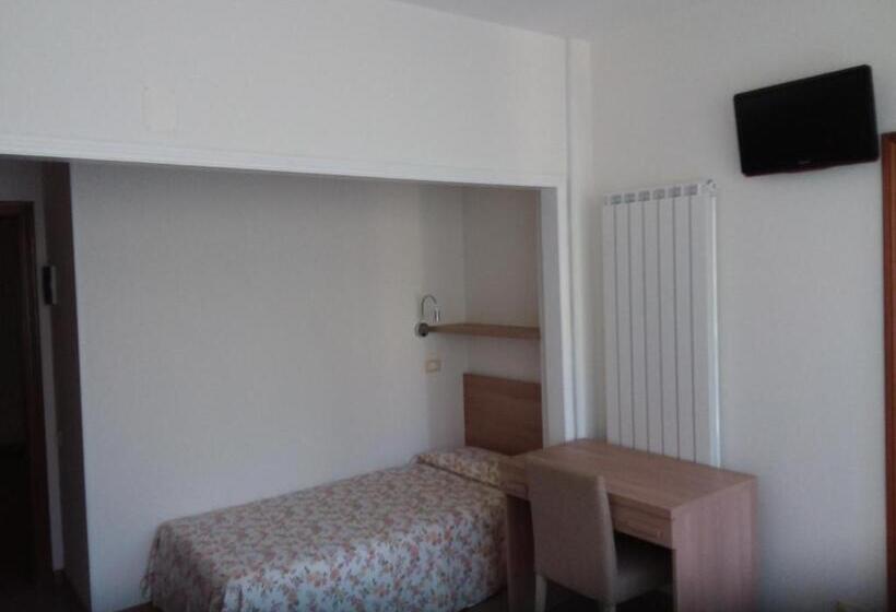 اتاق استاندارد سه نفره, Albergo Nyers