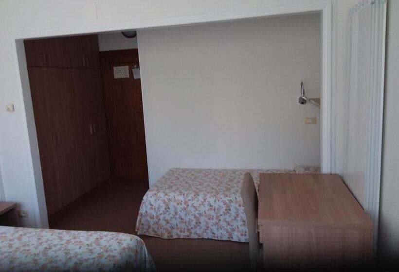 اتاق استاندارد سه نفره, Albergo Nyers