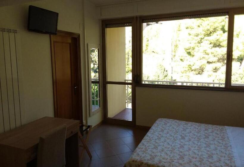 اتاق سوپریور سه تخته, Albergo Nyers