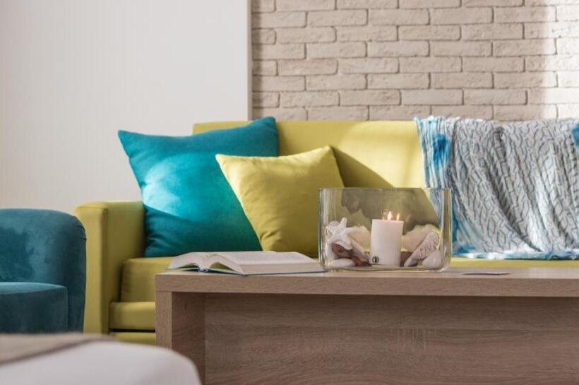Люкс, Polis Of Naxos Boutique
