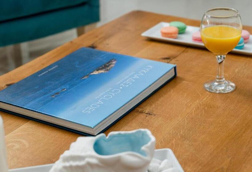 Люкс Мастер, Polis Of Naxos Boutique