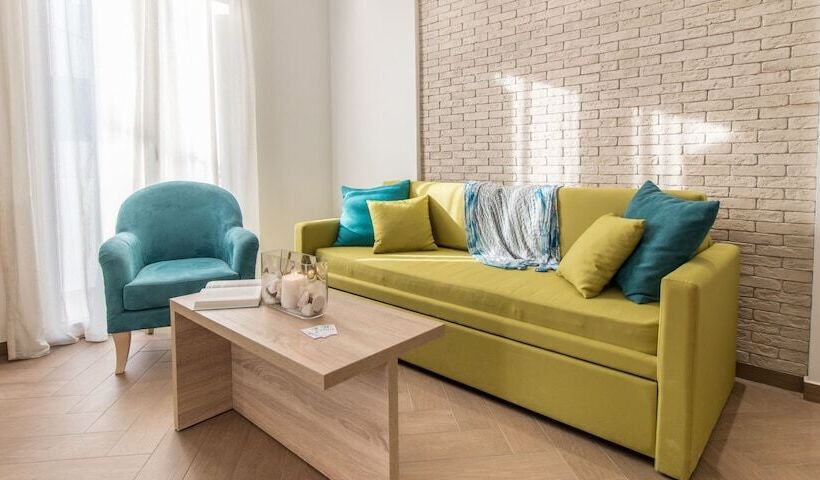 Люкс, Polis Of Naxos Boutique