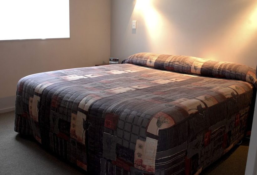 Апартаменты 3 Спальни, Shelby Motor Lodge