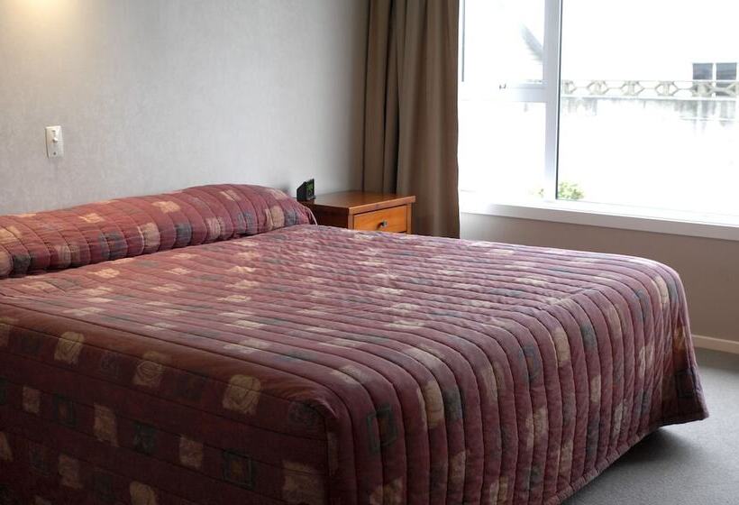 Апартаменты 3 Спальни, Shelby Motor Lodge