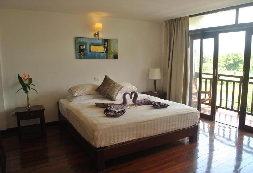 Family Suite, Silver Naga