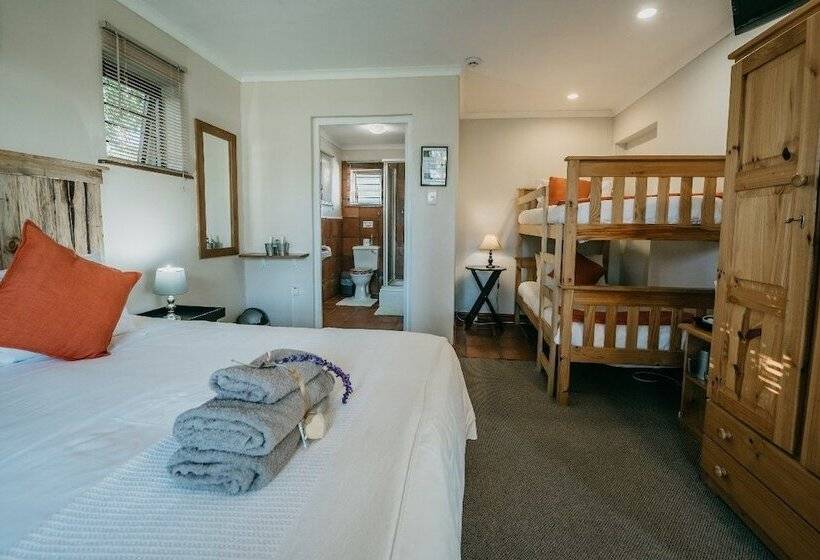 Семейный Номер, The Village Lodge