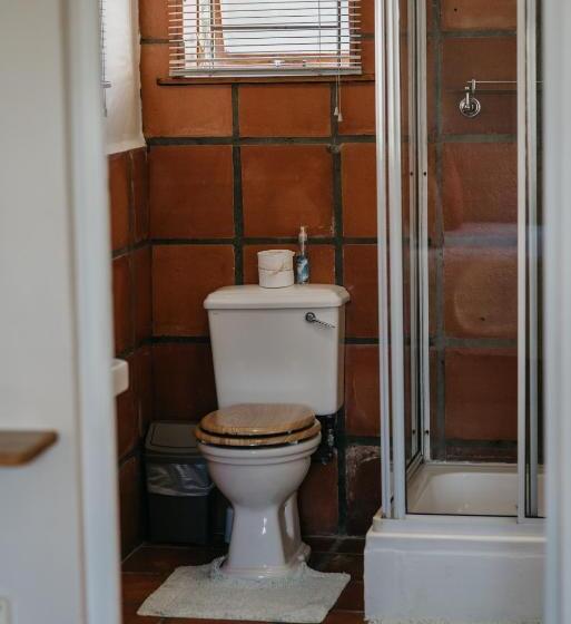 Семейный Номер, The Village Lodge