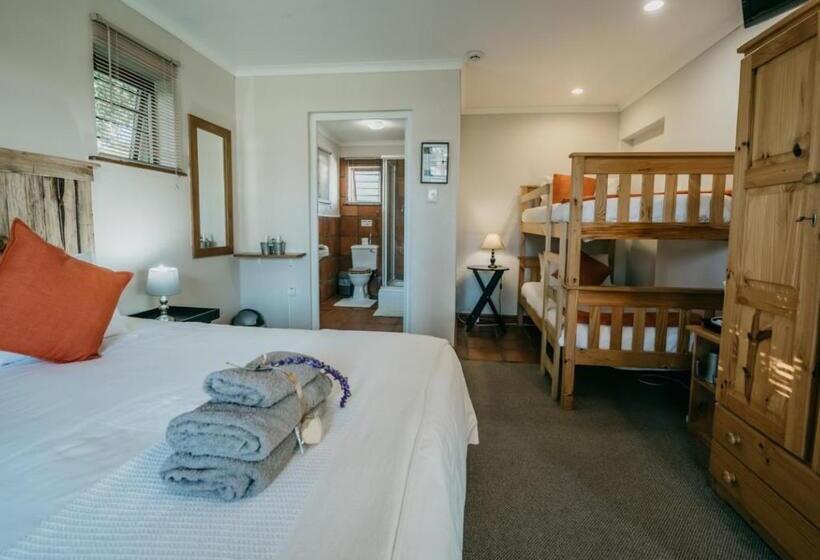 Семейный Номер, The Village Lodge