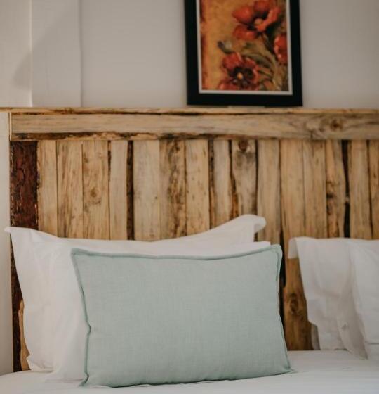 Семейный Номер, The Village Lodge