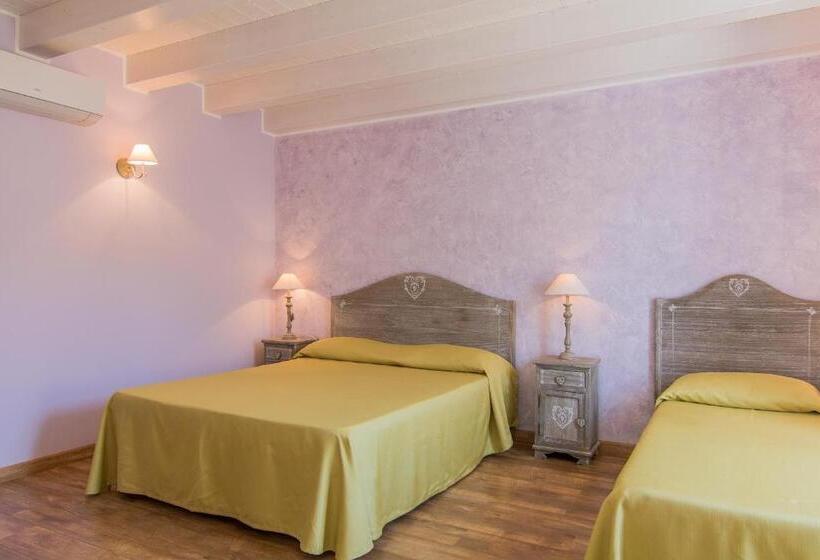 اتاق استاندارد سه تخته با بالکن, B&b Apollo