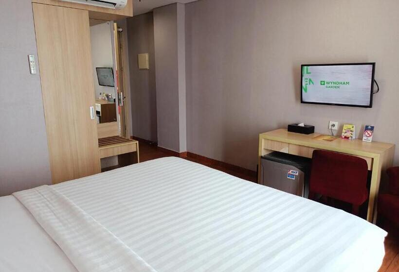 اتاق لوکس, Days Hotel & Suites By Wyndham Jakarta Airport