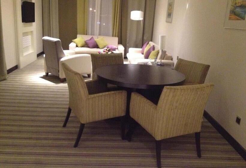 سوئیت با تخت بزرگ, Radisson Blu Resort Jizan