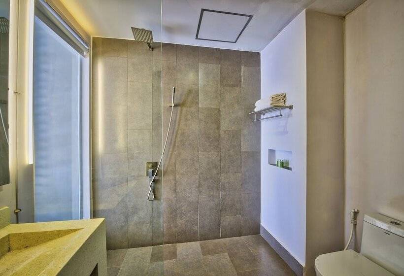 标准间, Ren Resort
