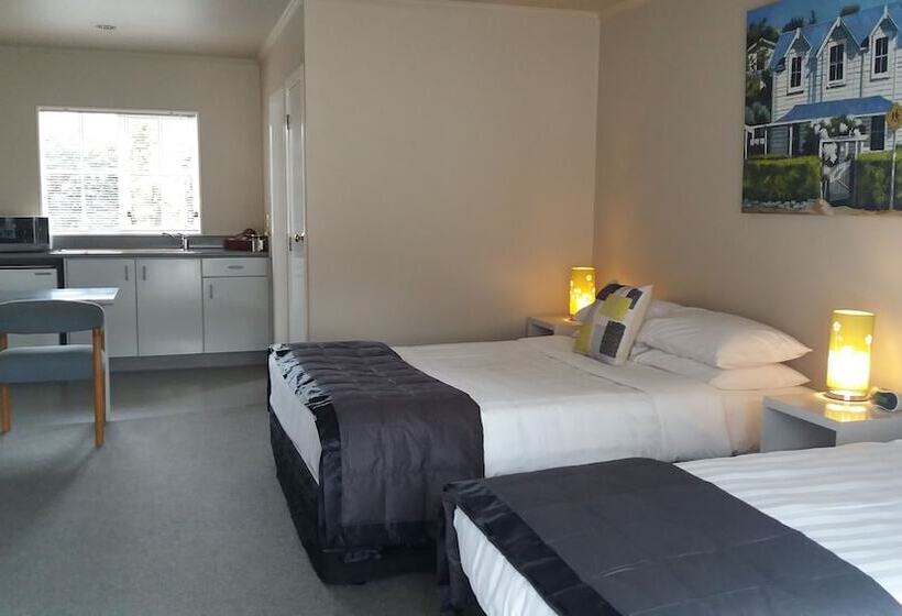 Студия Стандарт, Settlers Motor Lodge