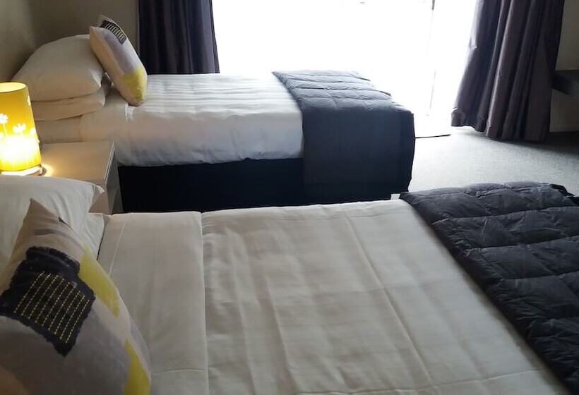 Студия Стандарт, Settlers Motor Lodge