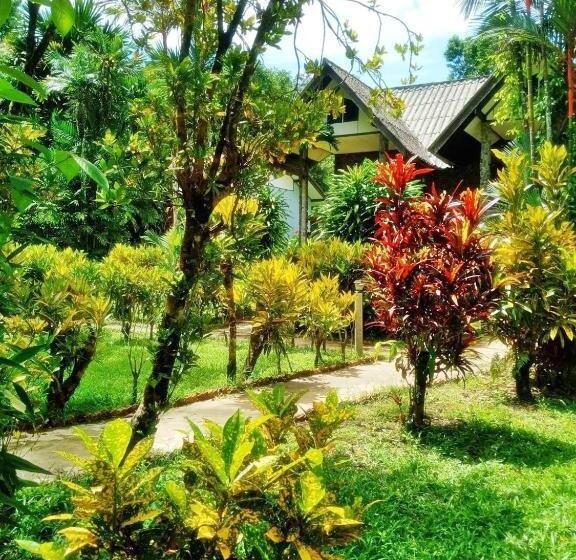 标准平房, Tree Tops River Huts