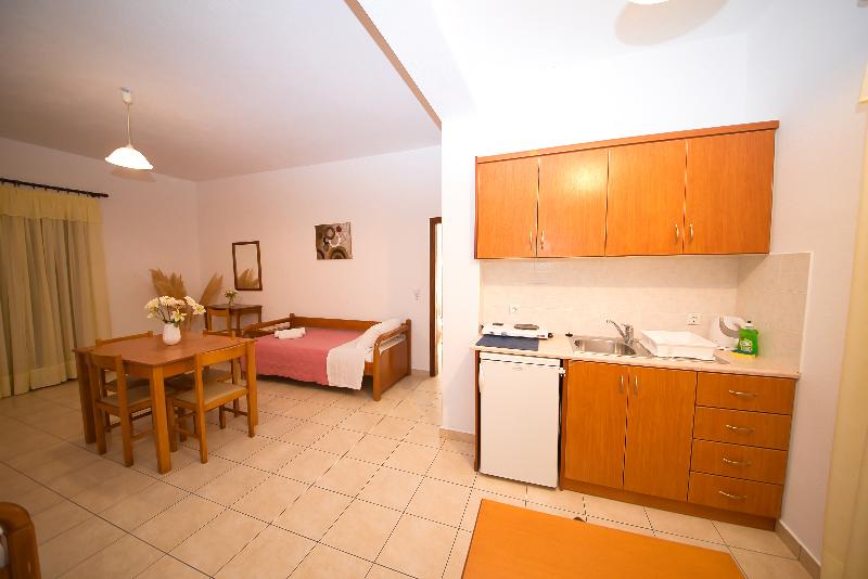 דירת חדר, Villa Angira
