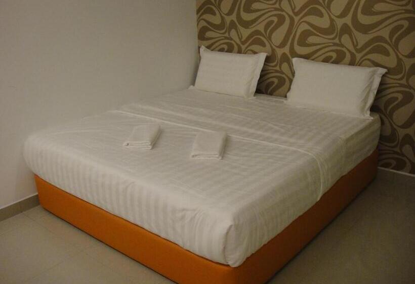 اتاق لوکس با تخت بزرگ, 1 Hotel Kuchai Lama