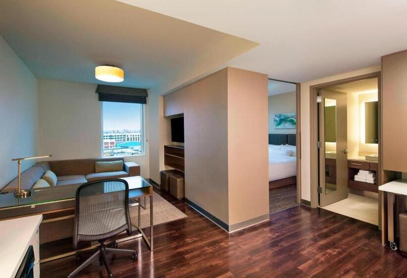 스위트 킹사이즈 침대, Element Boston Seaport District