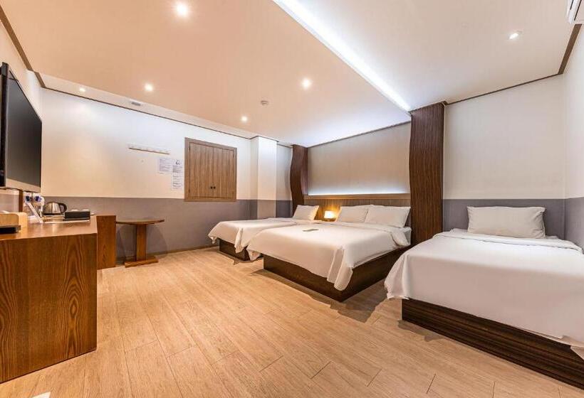 패밀리 룸, Friendly Dh Naissance Hotel By Mindrum Group