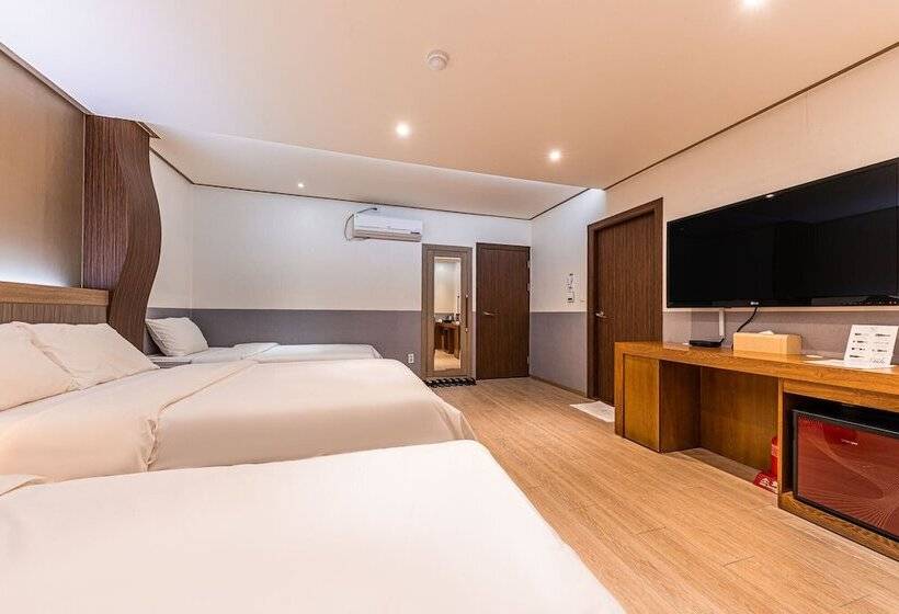 패밀리 룸, Friendly Dh Naissance Hotel By Mindrum Group