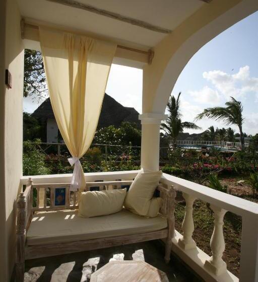 اتاق لوکس با چشم‌انداز دریا, Jacaranda Beach Resort