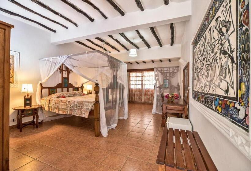 اتاق استاندارد سه تخته با چشم‌انداز باغ, Jacaranda Beach Resort
