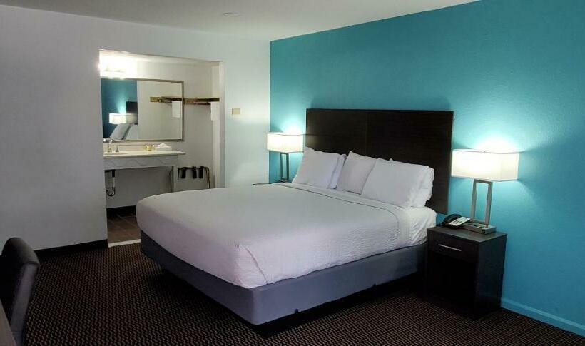 Стандартный Номер Кровать Кинг, Travelodge By Wyndham Livonia Canton Novi Detroit Area