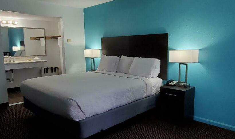 Стандартный Номер Кровать Кинг, Travelodge By Wyndham Livonia Canton Novi Detroit Area