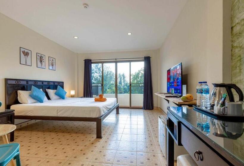 Номер Стандарт с Балконом, Club22 Kamala Suites, Kamala Beach