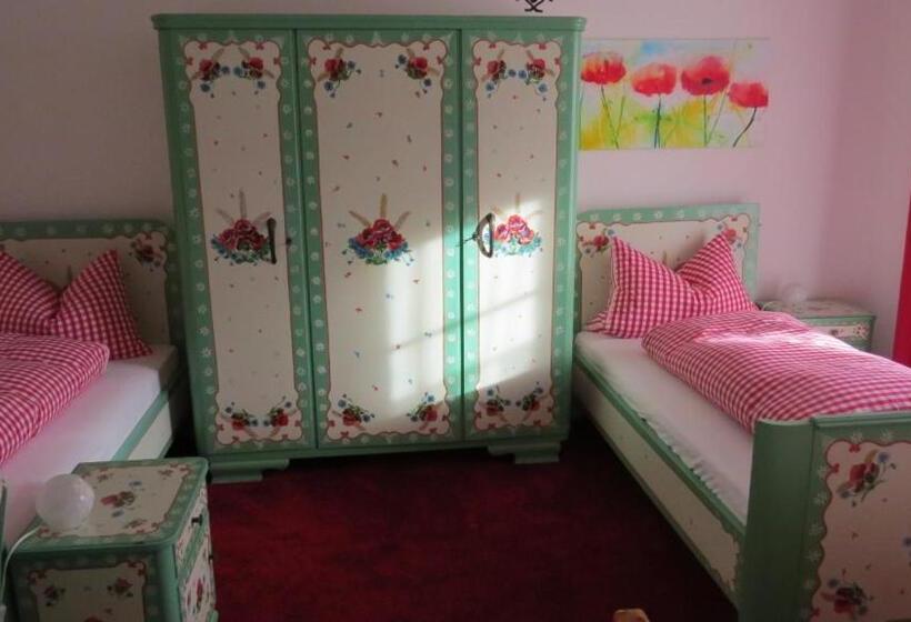 غرفة قياسية ثلاثية, Gästehaus Huber   Traditional Sixties Hostel