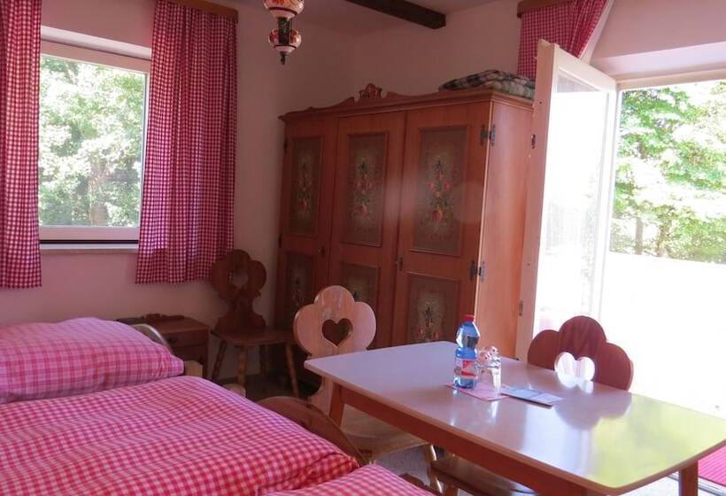 트리플 클래식 룸, Gästehaus Huber   Traditional Sixties Hostel
