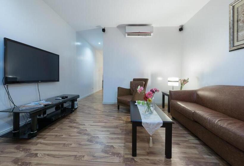 이그제큐티브 스위트 킹침대, Court Meridian Hotel & Suites