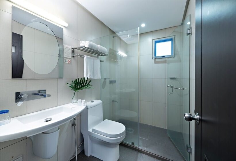스탠다드 룸 킹사이즈 침대, Court Meridian Hotel & Suites